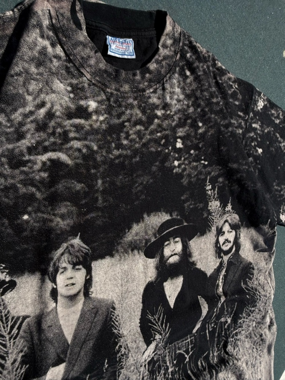 Vintage 1995 The Beatles Band AOP Tshirt - Picture 3 of 9